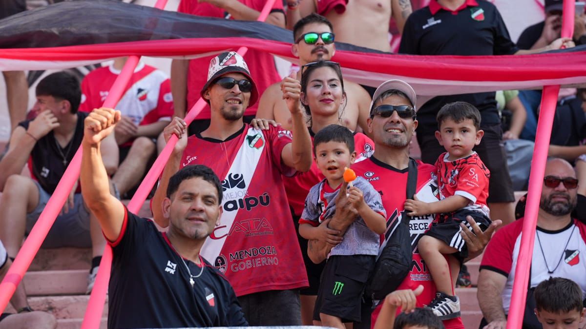 Los hinchas del Deportivo Maipú y Godoy Cruz disfrutaron una fiesta del fútbol en el Malvinas