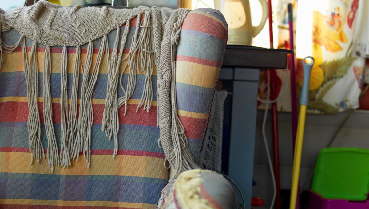 Cuando el sill&oacute;n lleva tiempo en casa, es normal que junte mal olor.