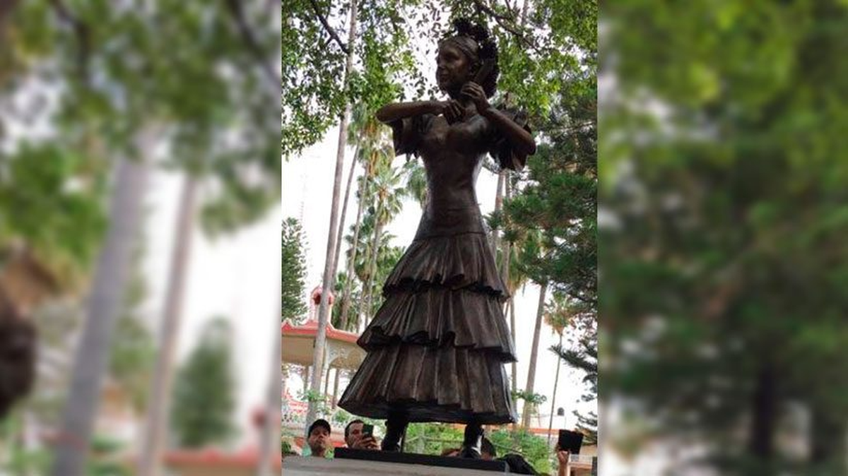 Esta es la estatua que quieren retirar del pueblo natal de Florinda Meza, Zacatecas. Esta es la estatua que quieren retirar del pueblo natal de Florinda Meza, Zacatecas.