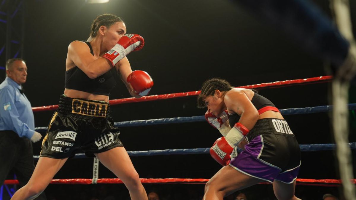 Carla Merino definió con sus envíos desde la larga distancia a la movediza santafesina Daiana Ochoa, que la puso en aprietos con sus recursos. Carla Merino definió con sus envíos desde la larga distancia a la movediza santafesina Daiana Ochoa, que la puso en aprietos con sus recursos.