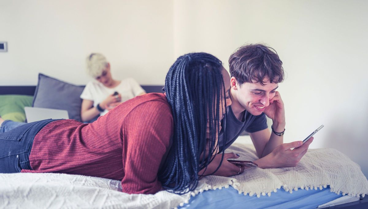 Son la primera generación nativa digital, han visto a sus padres y hermanos mayores perder su trabajo en la Gran Recesión de 2008, son adolescentes que se encerraron por una pandemia mundial y adultos jóvenes que se han incorporado a la vida laboral de forma híbrida o remoto. Son la primera generación nativa digital, han visto a sus padres y hermanos mayores perder su trabajo en la Gran Recesión de 2008, son adolescentes que se encerraron por una pandemia mundial y adultos jóvenes que se han incorporado a la vida laboral de forma híbrida o remoto.