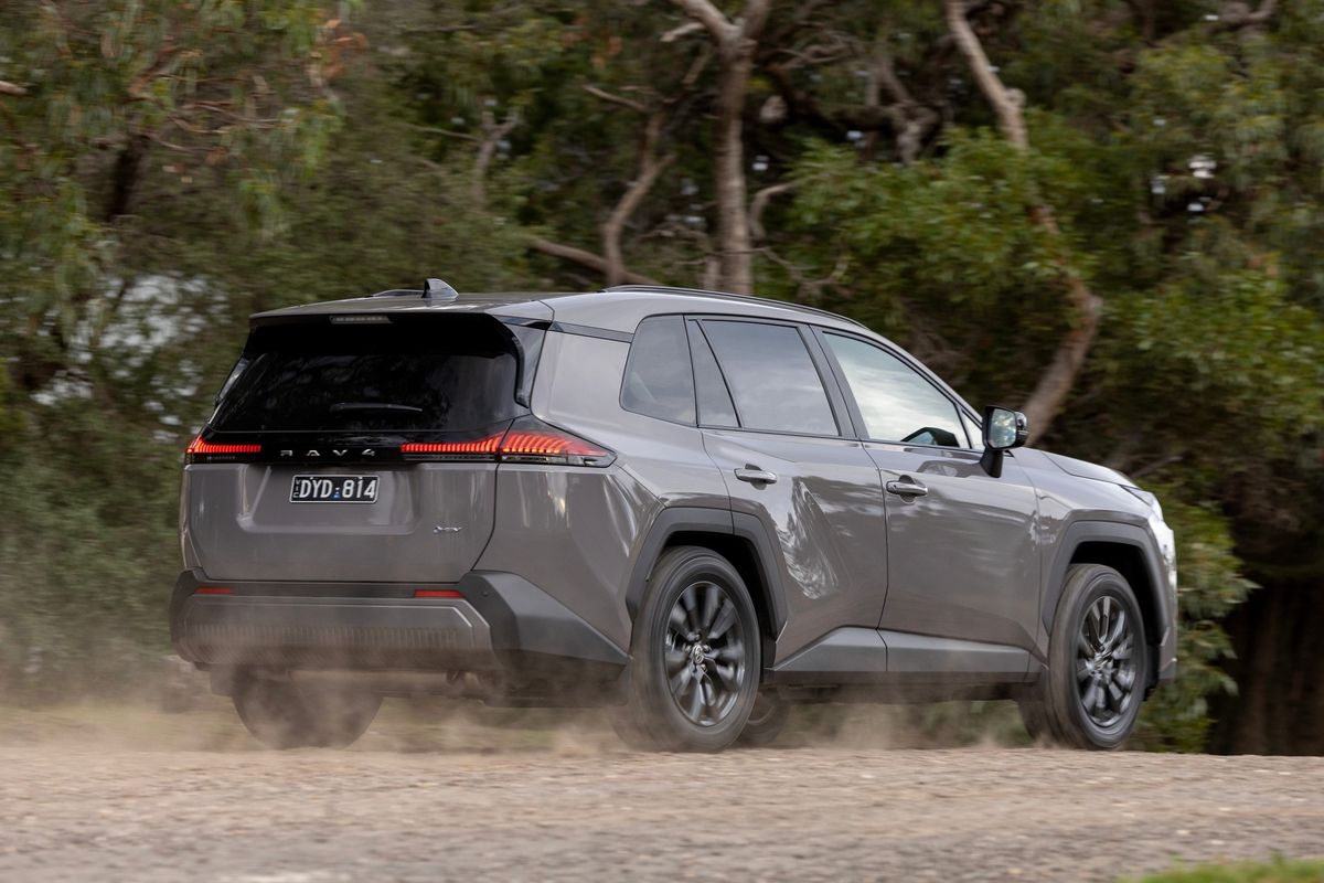 Toyota lanza el nuevo modelo de su mejor SUV y le puso precio