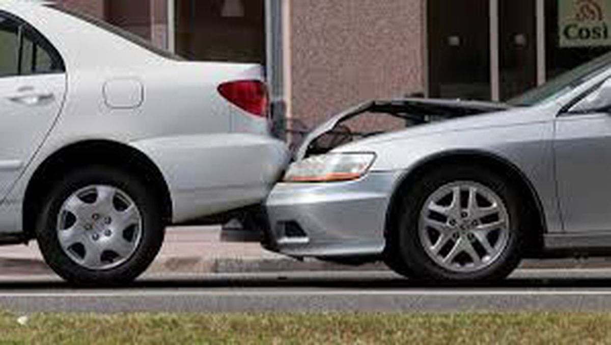 Generalmente quien choca desde atrás es el culpable en este tipo de accidentes. Generalmente quien choca desde atrás es el culpable en este tipo de accidentes.