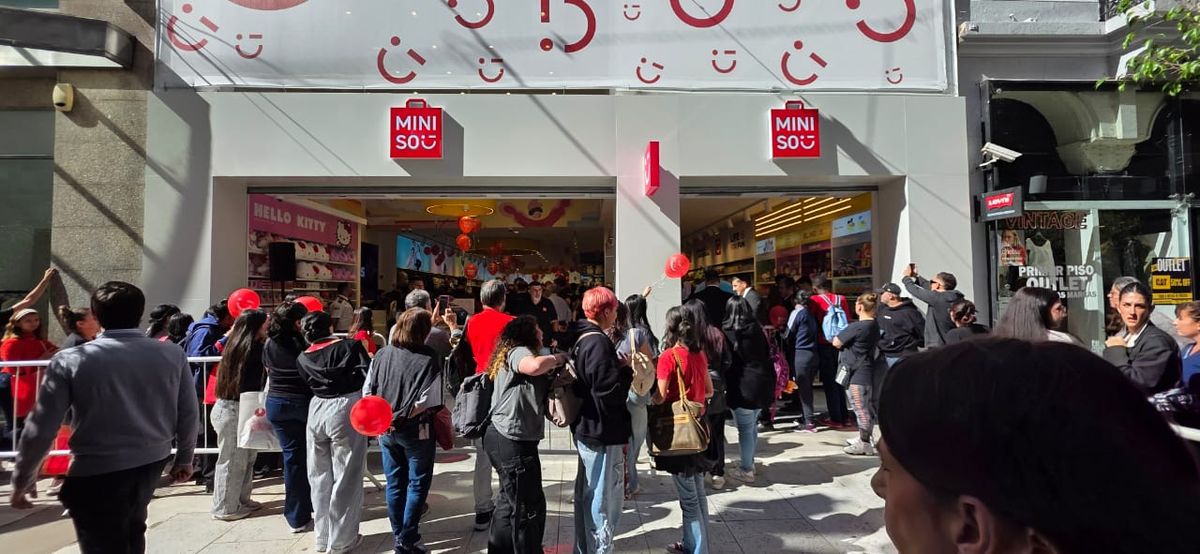 El local de Miniso abrió este jueves en la conocida calle Florida de la Ciudad de Buenos Aires.
