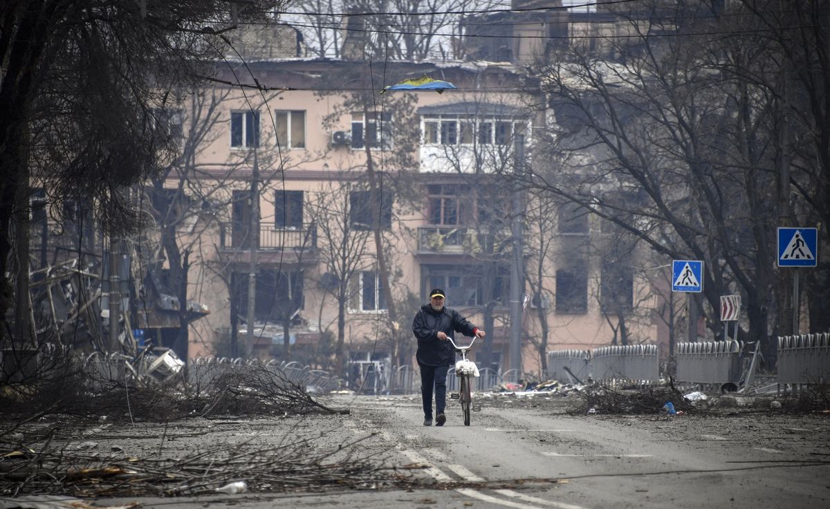 La ciudad ucraniana de Mariupol muestra una gran destrucción tras los continuos ataques del ejército ruso