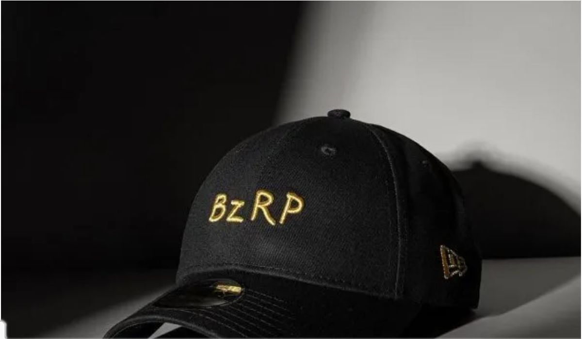 ¿A cuánto la vende? Bizarrap vende su gorra a un precio excesivo y los fans se quejaron. ¿A cuánto la vende? Bizarrap vende su gorra a un precio excesivo y los fans se quejaron.