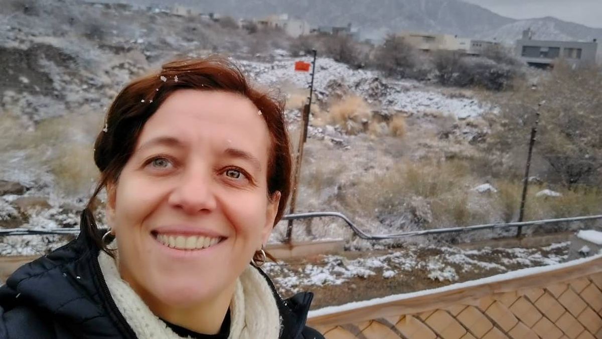 Alba cumplió años justo este domingo y tomó a la nieve como su regalo del cielo. Alba cumplió años justo este domingo y tomó a la nieve como su regalo del cielo.