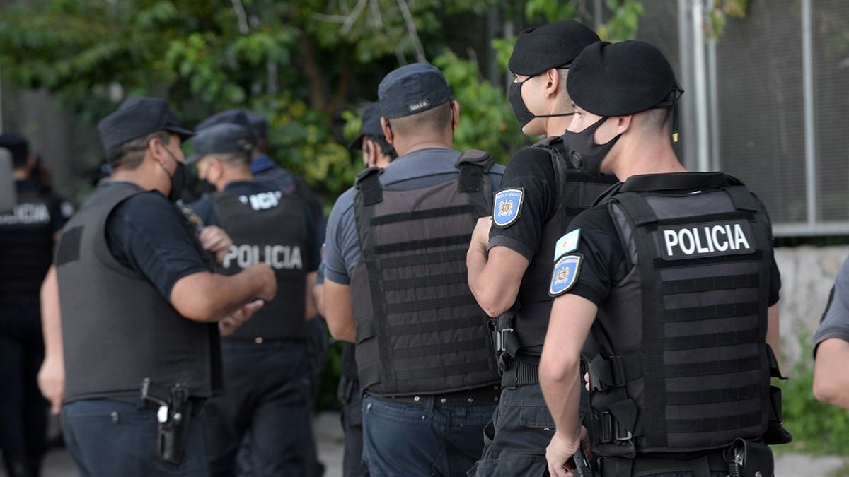 Delincuentes intentaron ahogar a una anciana en el baño para robarle.