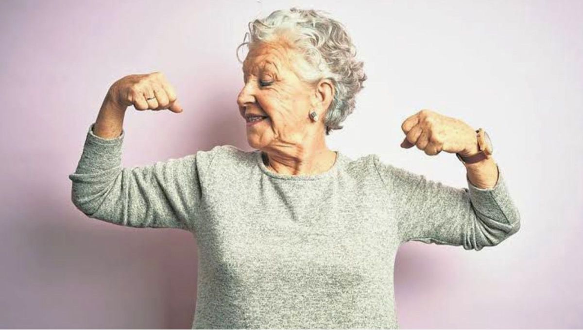 Adultos mayores: el sencillo ejercicio que puede hacerse desde casa y ayuda a mantener la masa muscular