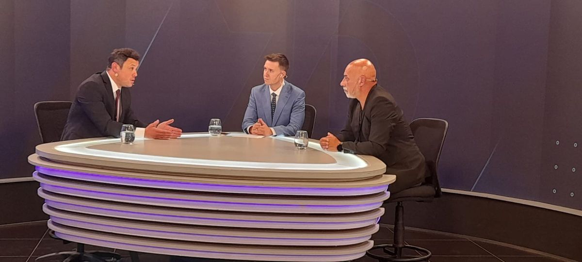 Los economistas Nicolás Aroma y Daniel Garro se enfrentaron en Séptimo Día en un ardiente debate por la gestión de Javier Milei. Los economistas Nicolás Aroma y Daniel Garro se enfrentaron en Séptimo Día en un ardiente debate por la gestión de Javier Milei.