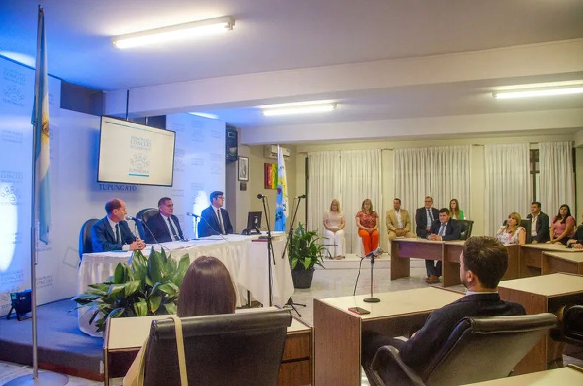 El Concejo Deliberante de Tupungato suspendió al concejal Facundo Arce. El Concejo Deliberante de Tupungato suspendió al concejal Facundo Arce.