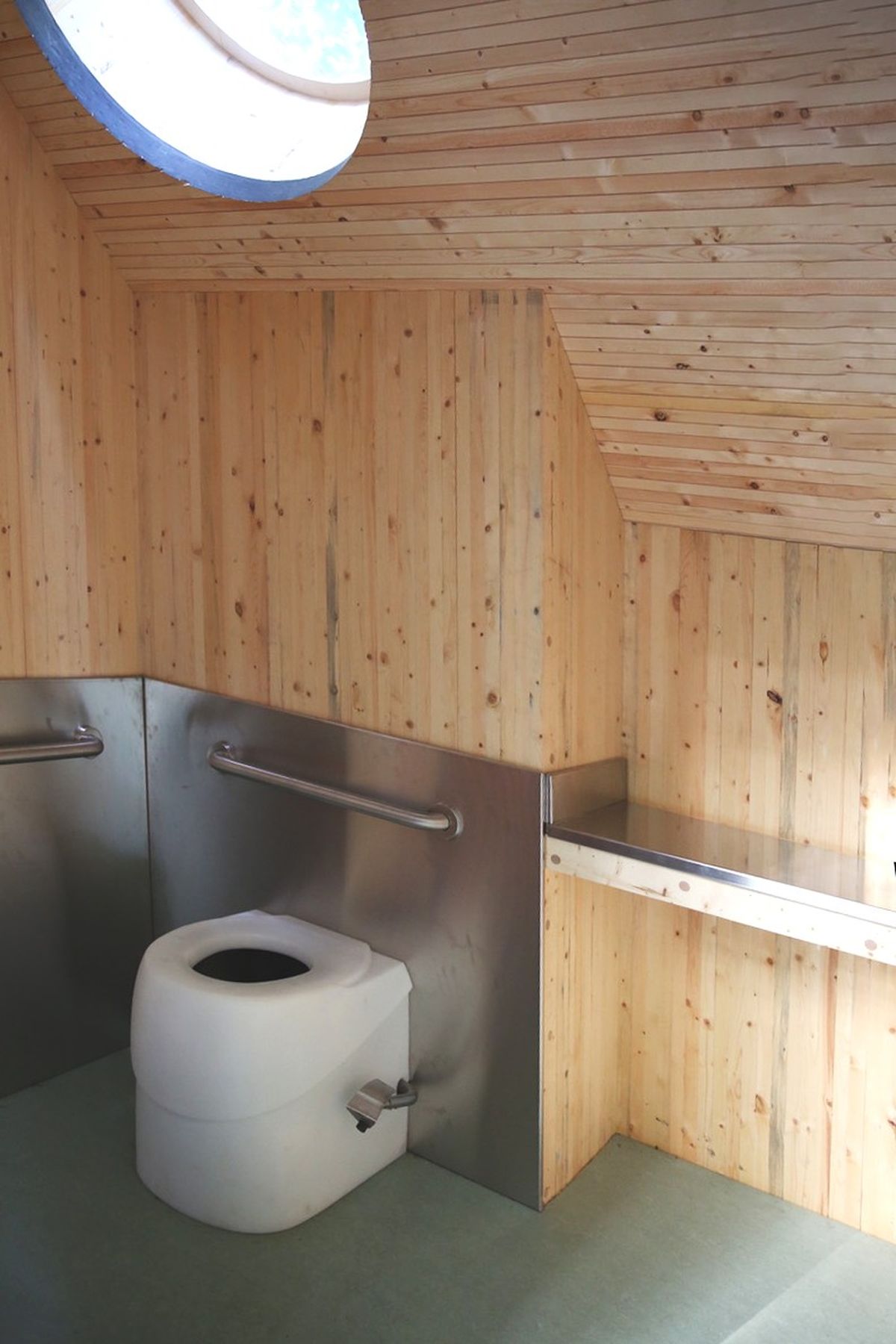 Este inodoro ecol&oacute;gico es tendencia en Canad&aacute; por reducir la huella h&iacute;drica.