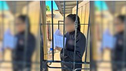 La madre del alumno que llevó un arma de juguete a la escuela fue imputada por intimidación pública agravada por la participación de un menor de edad. La madre del alumno que llevó un arma de juguete a la escuela fue imputada por intimidación pública agravada por la participación de un menor de edad.