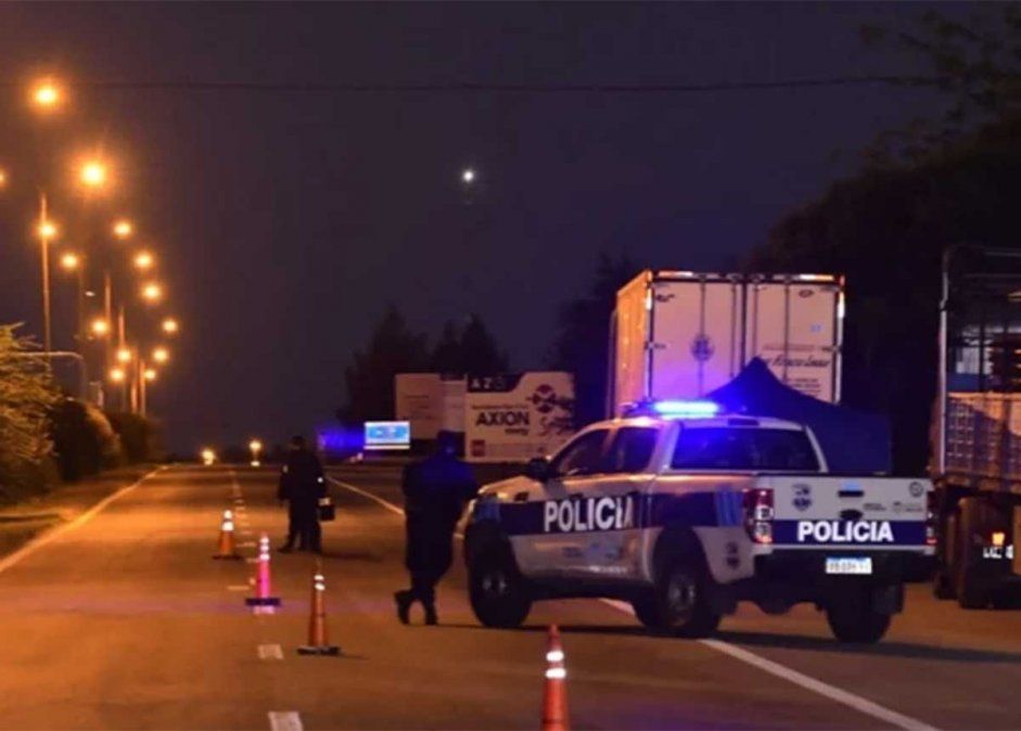 Un hombre fue hallado asesinado a tiros y otro herido también de arma de fuego a la vera de la autopista de las Serranías Puntanas, en San Luis. Foto: Gentileza Diario La República de San Luis.&nbsp;