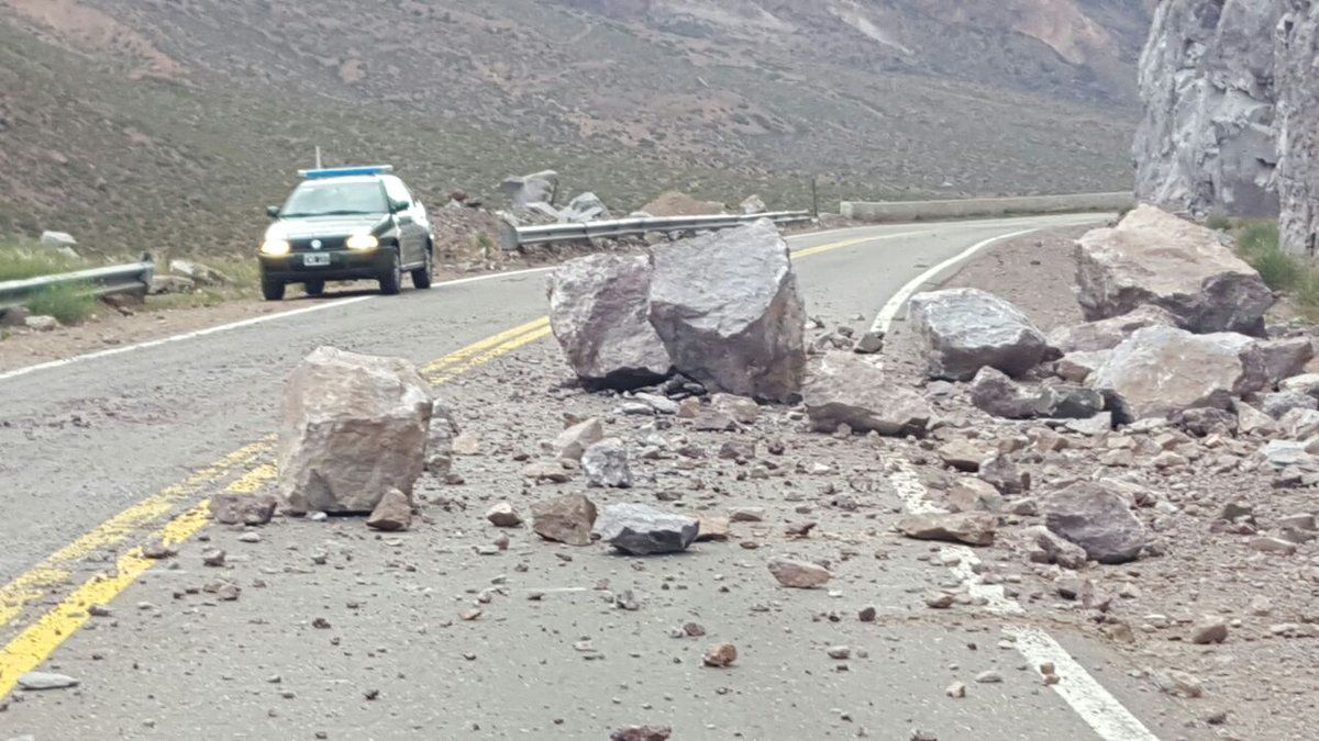 Interrumpieron el tránsito de camiones hacia Chile por el sismo
