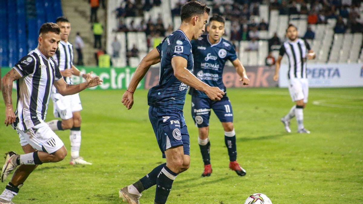 {altText(<p>El jugador de 32 años consideró que es un gran salto en su carrera jugar en la segunda categor{ia del fútbol argentino.,</p>)}