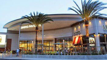 Un hombre ingresó a un shopping y atropelló todo lo que encontró en su camino