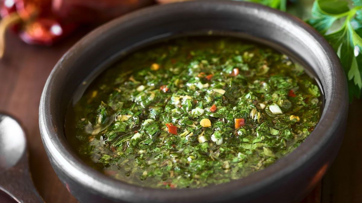 La receta de este chimichurri casero se hace con simples ingredientes y sale delicioso. La receta de este chimichurri casero se hace con simples ingredientes y sale delicioso.