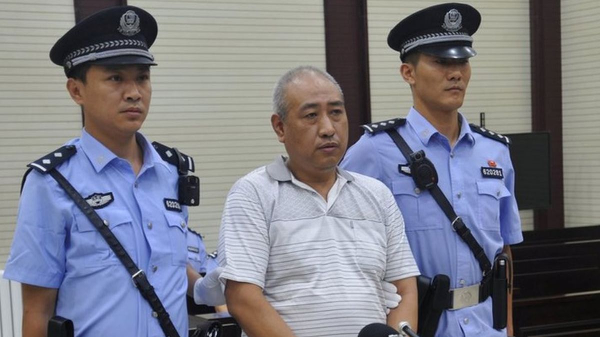 Gao Chengyong violó, mató y destripó a 11 mujeres jóvenes en su país. Las seguía hasta la casa y las asesinaba allí Gao Chengyong violó, mató y destripó a 11 mujeres jóvenes en su país. Las seguía hasta la casa y las asesinaba allí