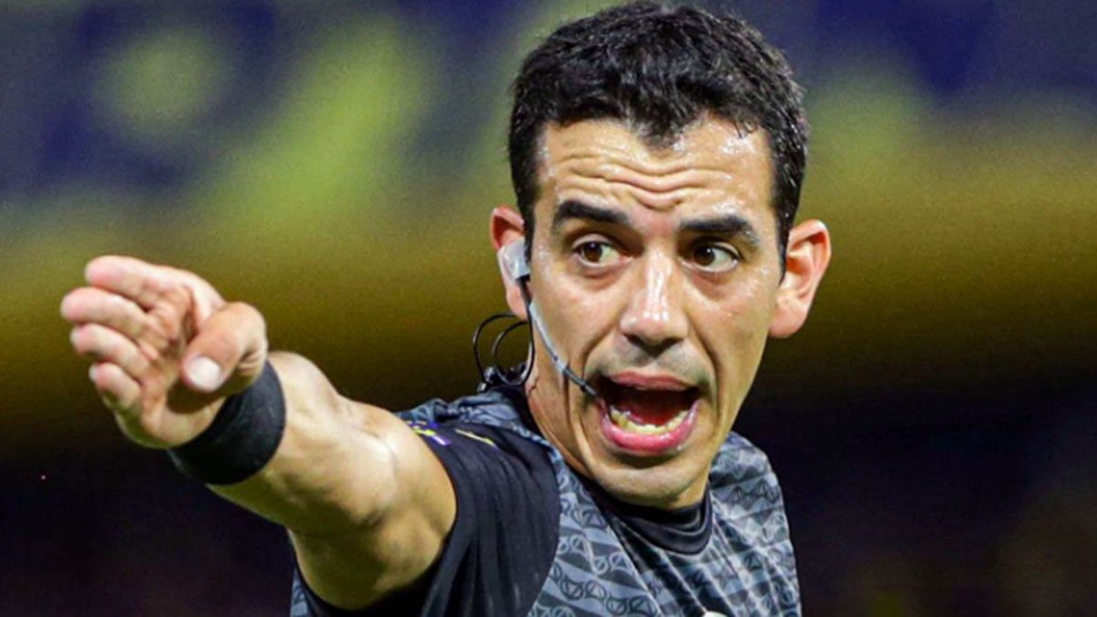 Rey Hilfer y sus colaboradores remplazaron a los designados en la final de la Primera B Metro. Rey Hilfer y sus colaboradores remplazaron a los designados en la final de la Primera B Metro.