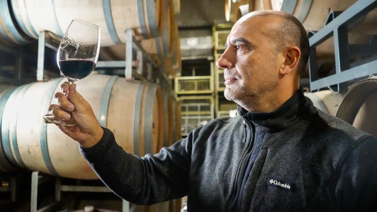 El enólogo mendocino Mauricio Lorca hace vinos también en España con variedades antiguas que invita a redescubrir.