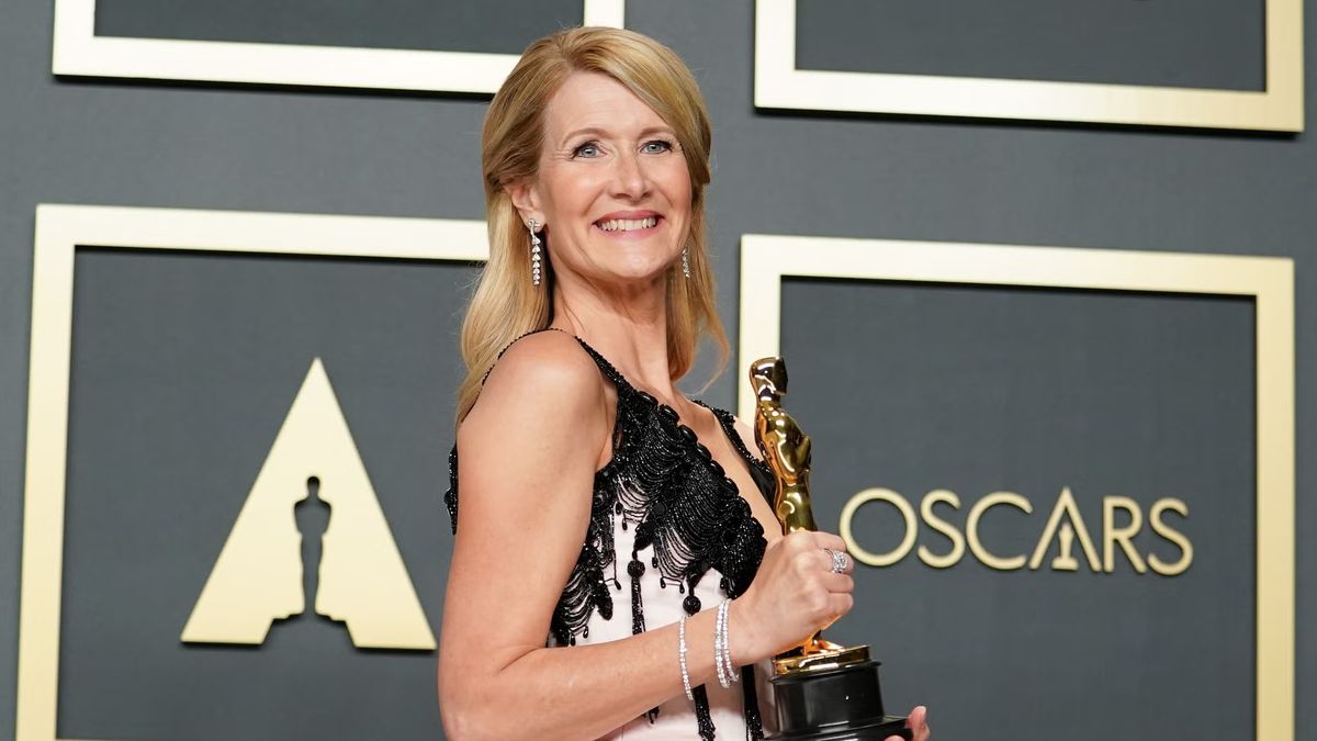 Laura Dern tras recibir el Premio Óscar en el año 2020. Laura Dern tras recibir el Premio Óscar en el año 2020.