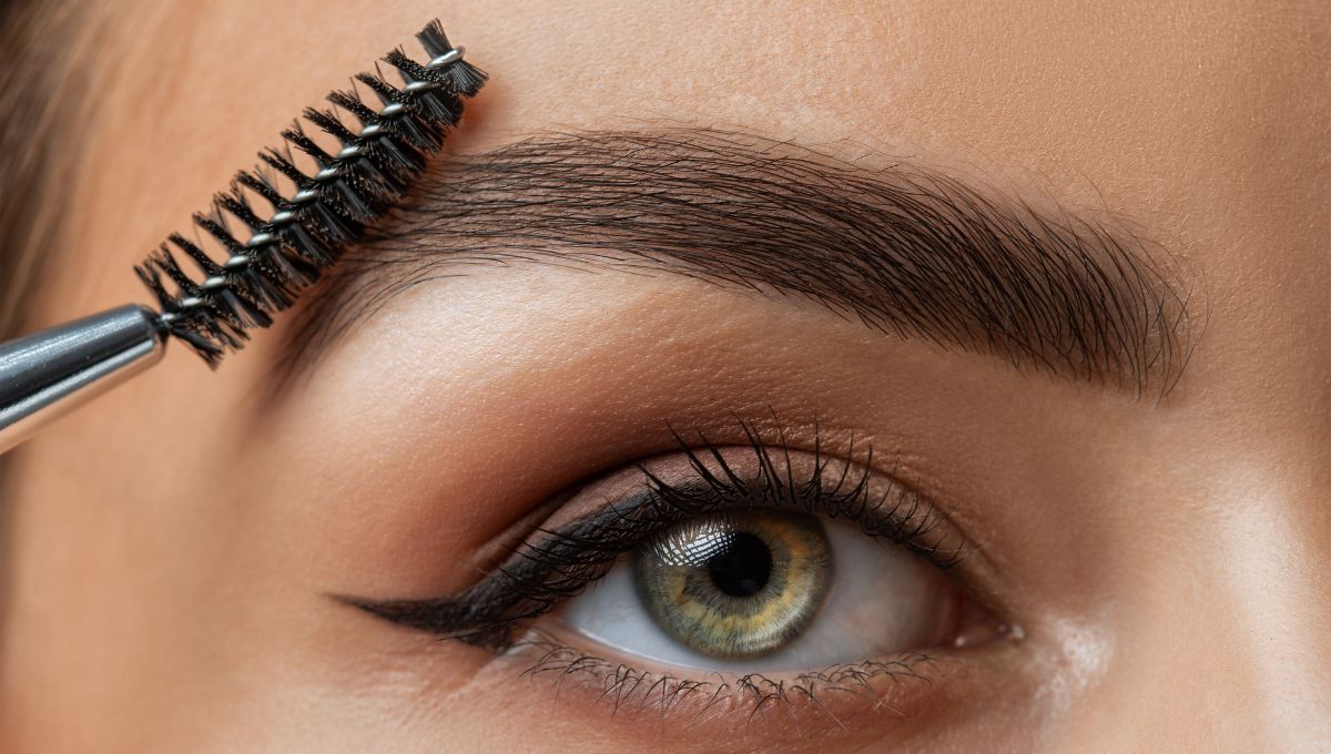 Peinar las cejas es una gran opción al momento de darles forma y que queden prolijas. Peinar las cejas es una gran opción al momento de darles forma y que queden prolijas. 