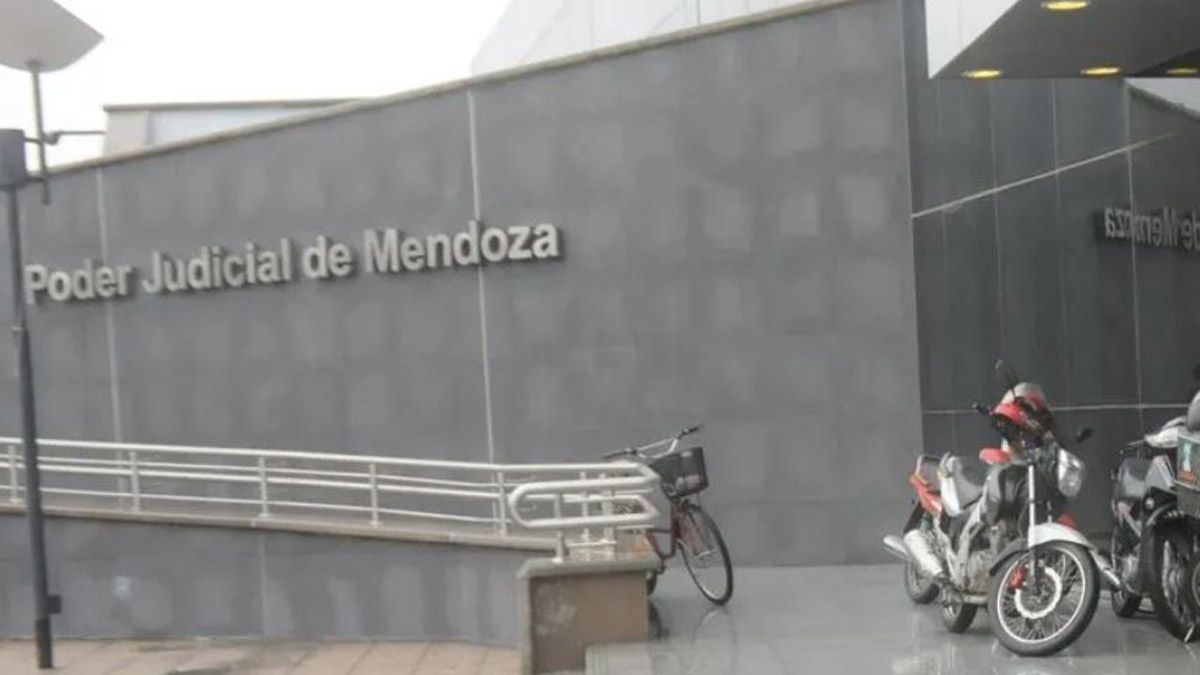 En el edificio del Poder Judicial de San Martín se investiga la violación a una niña de 12 años por la que hay un detenido.