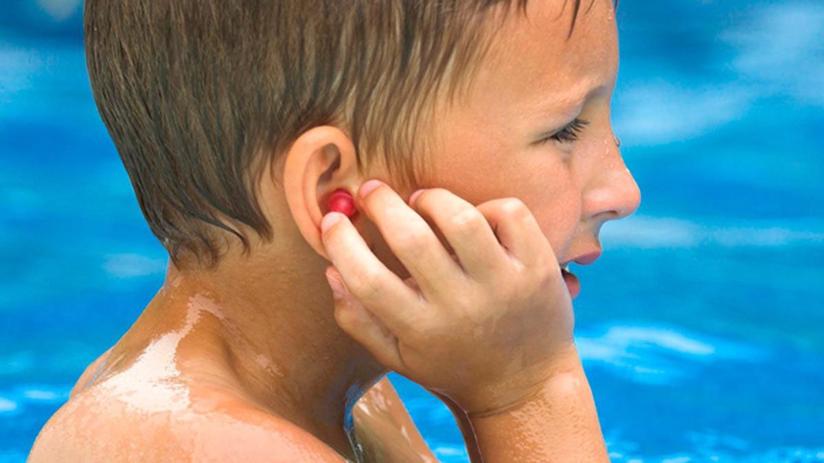 Otitis: cómo disminuir la posibilidad de contagio por la pileta