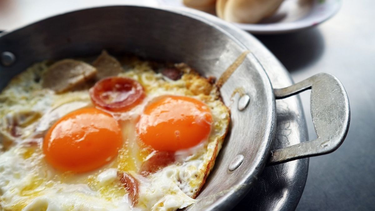 Los 3 trucos para hacer un huevo frito sin que te salpique el aceite caliente