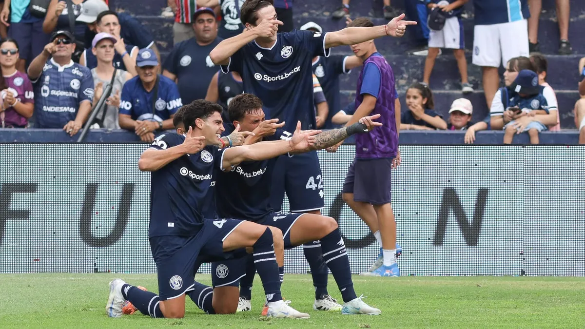 El festejo de Sartori y sus compa&ntilde;eros en el Gargantini.