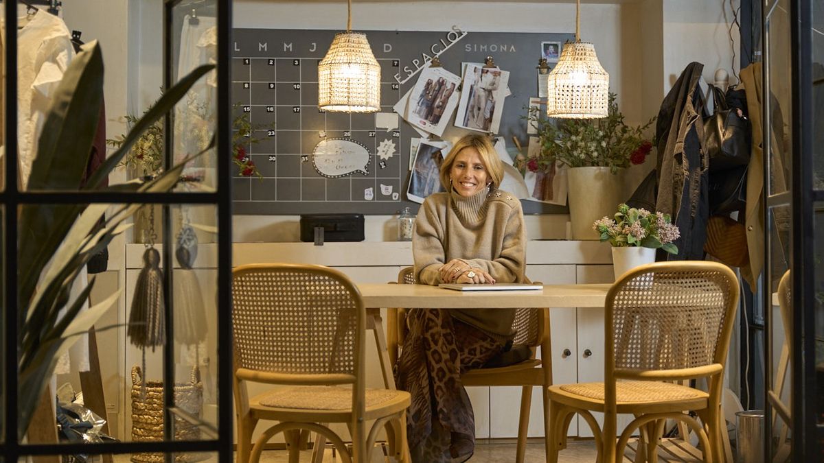 Natalia Falcioni es amante de la moda y en Simona busca que la mujer se sienta empoderada. Natalia Falcioni es amante de la moda y en Simona busca que la mujer se sienta empoderada.