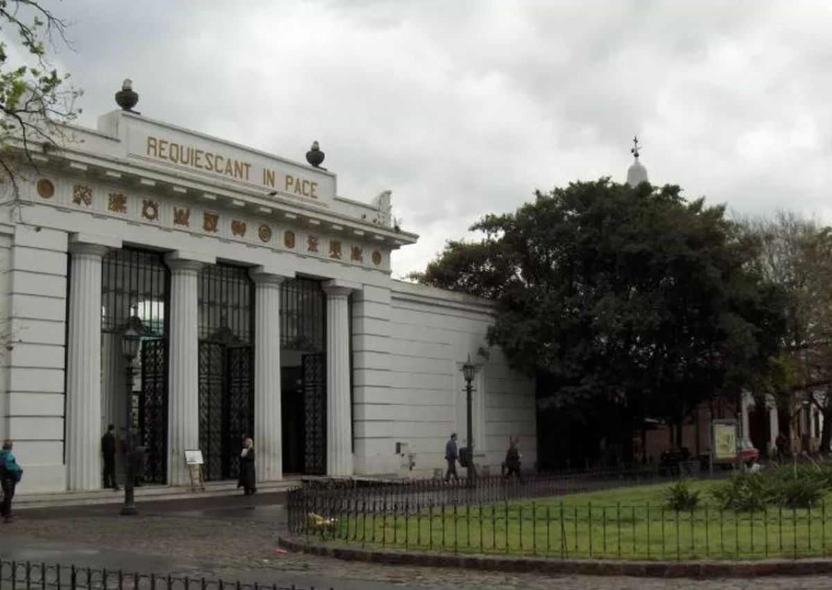 Una imagen de la facha del Cementerio de la Recoleta. / Skings Una imagen de la facha del Cementerio de la Recoleta. / Skings