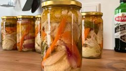 El escabeche de pollo se hace con una receta que tiene sabor a vinagre y es muy económica. El escabeche de pollo se hace con una receta que tiene sabor a vinagre y es muy económica.