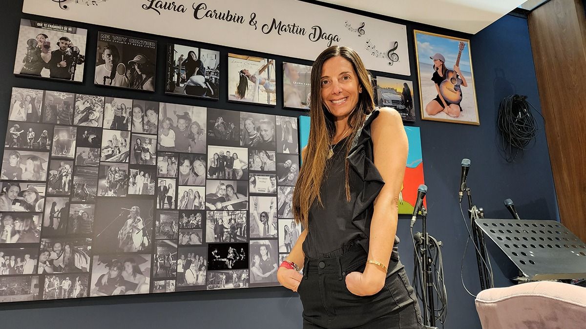 Laura en su estudio de grabación, en Chacras de Coria