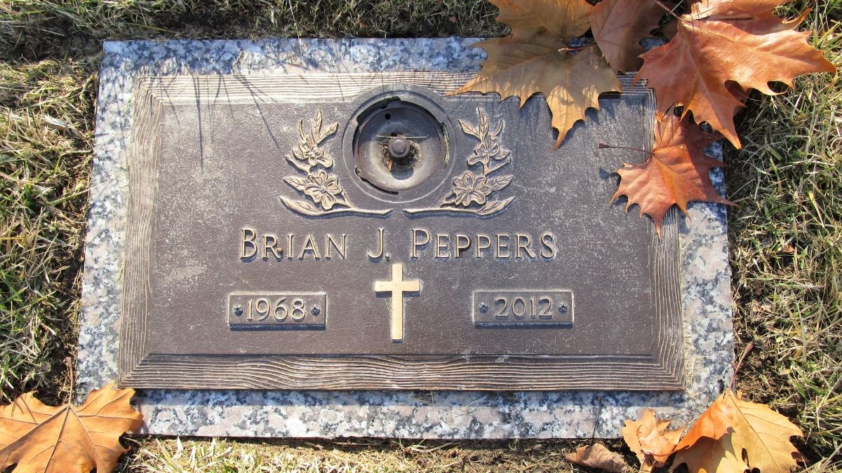 La solitaria tumba del agresor sexual. La solitaria tumba del agresor sexual.