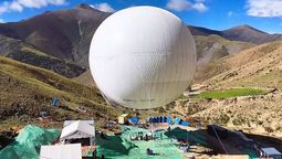 china lanza un globo gigante capaz de transportar 2 toneladas para la construccion en alta montana