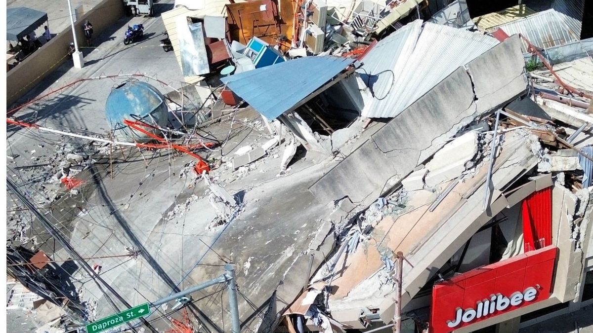 Decenas de edificios se desplomaron en Filipinas. Decenas de edificios se desplomaron en Filipinas.