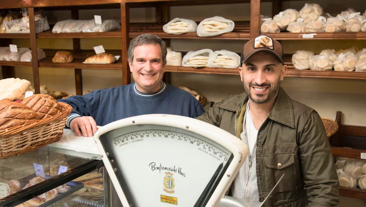 Fernando Lucca y Marcos Scorzato, cuarta y quinta generación al frente de la panadería fundada por Ángel Lucca. Fernando Lucca y Marcos Scorzato, cuarta y quinta generación al frente de la panadería fundada por Ángel Lucca.