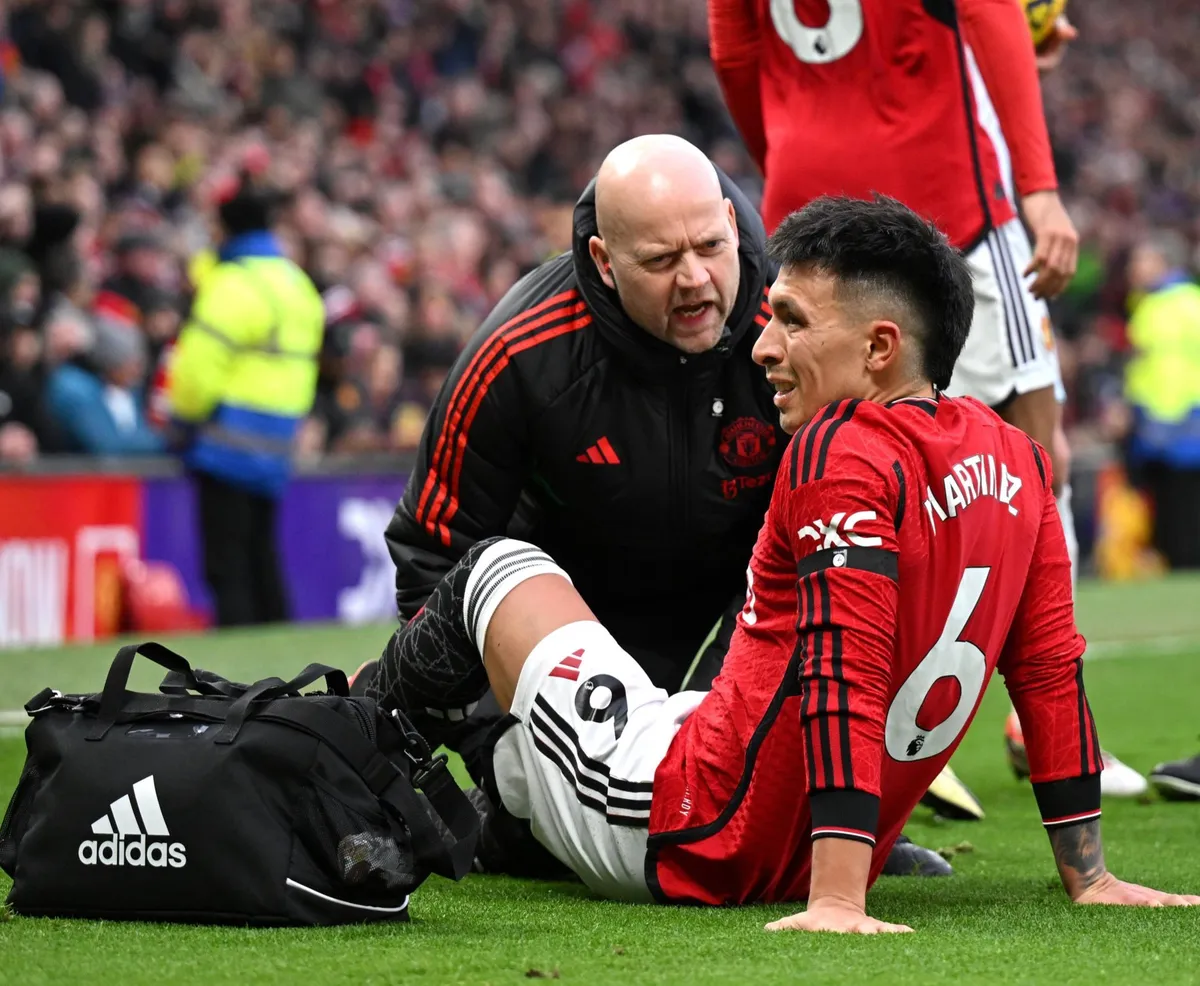 Lisandro Mart&iacute;nez tiene una lesi&oacute;n que preocupa al Manchester United y a la Selecci&oacute;n argentina