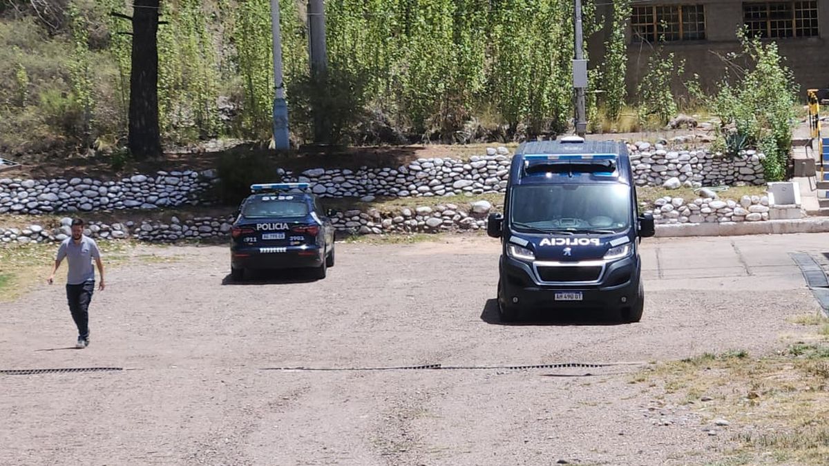 El ahogado podría ser un hombre de 50 años que era buscado desde el 19 de diciembre, cuando se lanzó a nadar y fue arrastrado por la corriente. El ahogado podría ser un hombre de 50 años que era buscado desde el 19 de diciembre, cuando se lanzó a nadar y fue arrastrado por la corriente.