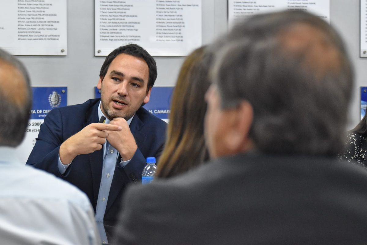 El ministro de Salud, Rodolfo Montero, presentó el presupuesto 2026 en la Legislatura provincial.