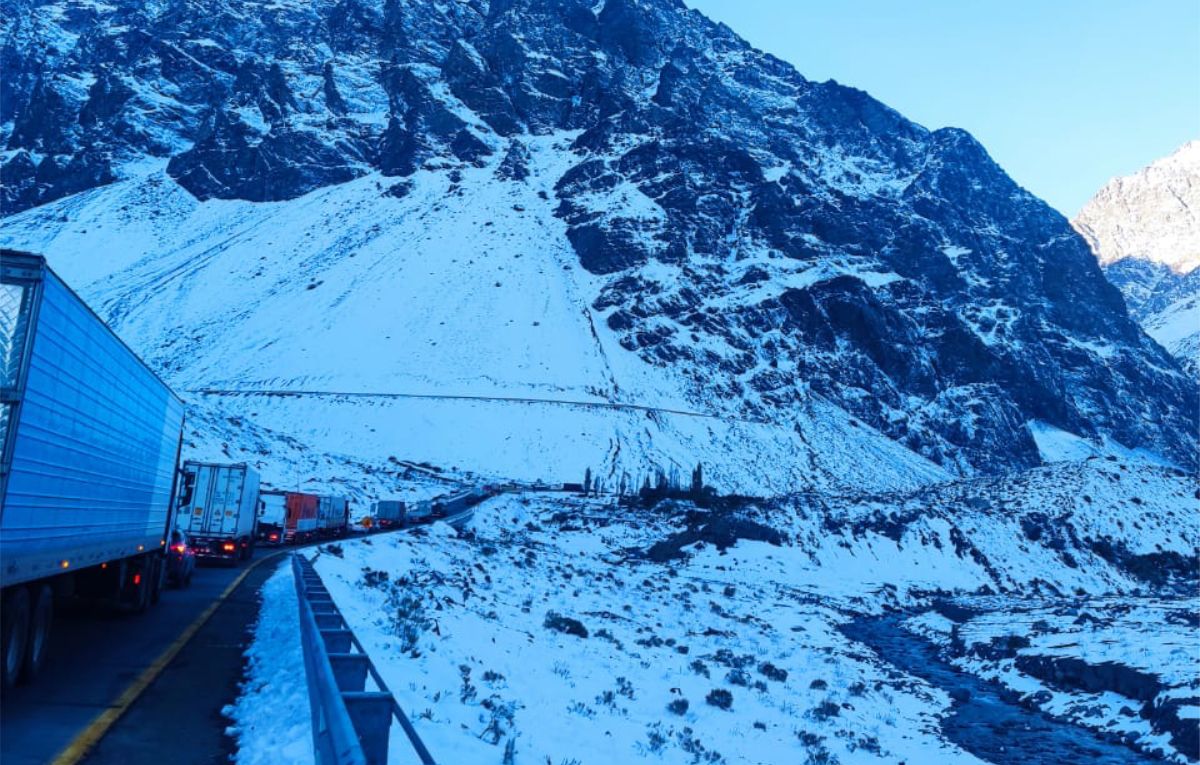 Transporte de carga en alta montaña este jueves, día del paro nacional de la CGT.