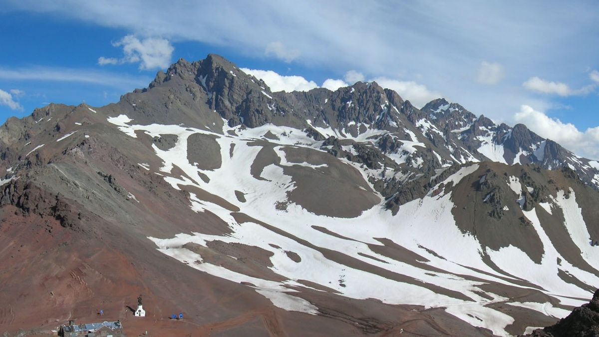 El cerro Santa Elena, donde se perdió el andinista de 38 años, está cercano al monumento del Cristo Redentor en la alta montaña. El cerro Santa Elena, donde se perdió el andinista de 38 años, está cercano al monumento del Cristo Redentor en la alta montaña. 