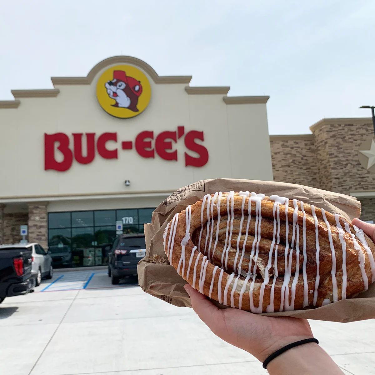 Los empleados tienen grandes descuentos dentro de la tienda. Los empleados tienen grandes descuentos dentro de la tienda.