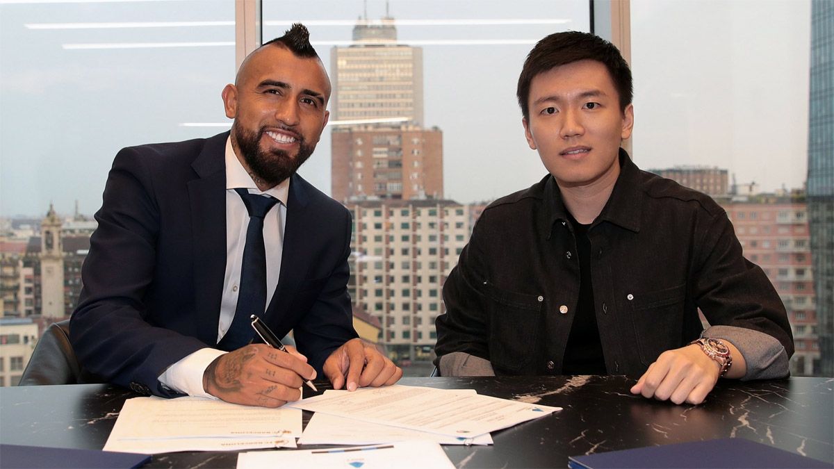 Barcelona e Inter oficializaron el pase de Arturo Vidal