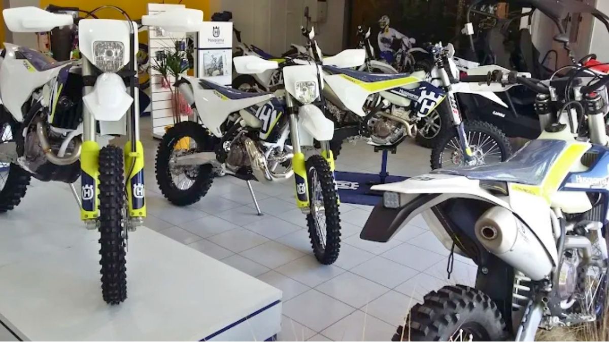 El estafador compró una moto valuada en $31 millones.