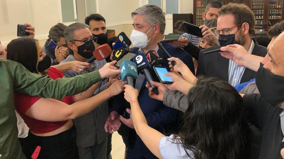 Los jefes de los bloques de Diputados y Senadores del PJ, Germán Gómez y Lucas Ilardo, criticaron el Presupuesto 2022 que envió Suarez a la Legislatura.