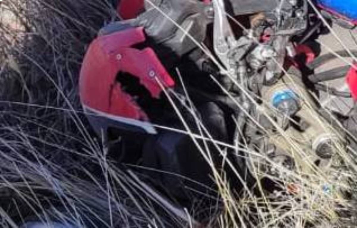 La víctima impactó contra un guardarrail y cayó a un barranco.