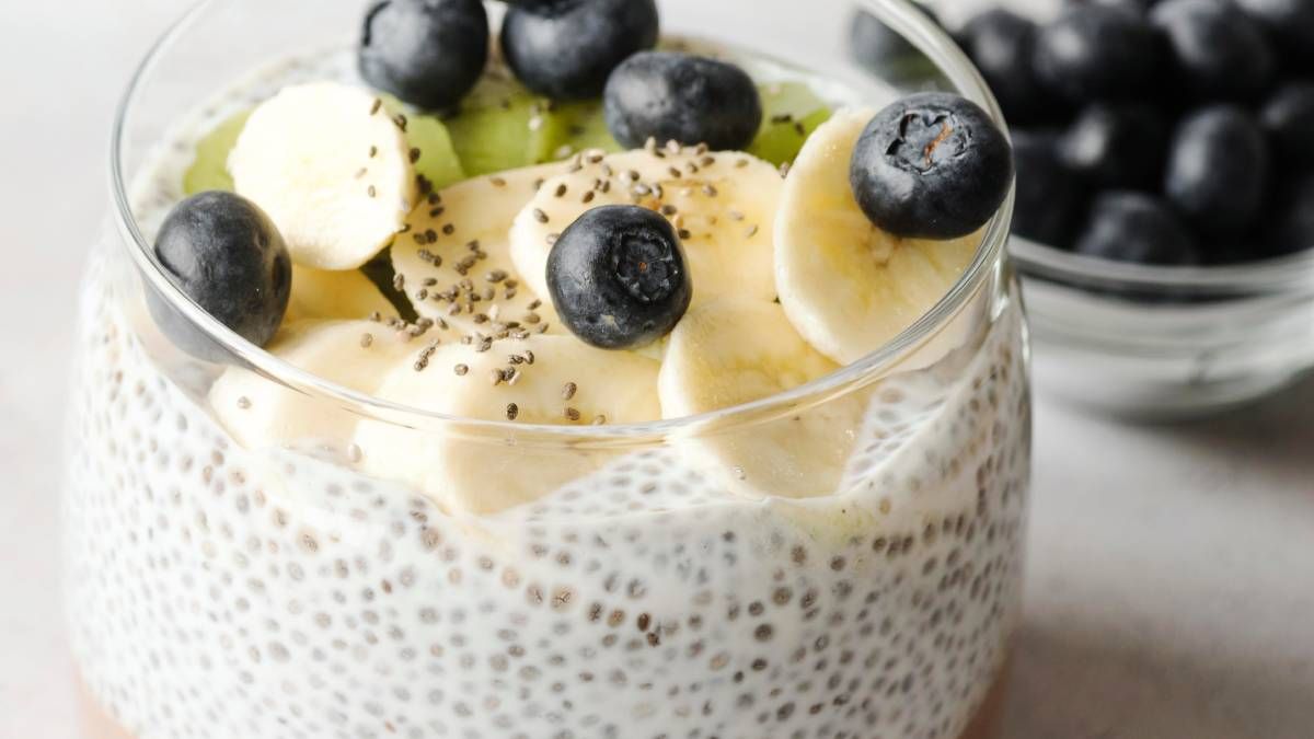 Las semillas de chía y lino pueden añadirse en batidos, yogures, ensaladas o cereales Las semillas de chía y lino pueden añadirse en batidos, yogures, ensaladas o cereales